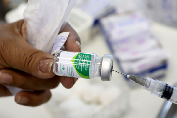 Vacinação contra a gripe influenza começaram nesta segunda-feira em todas as UBSs