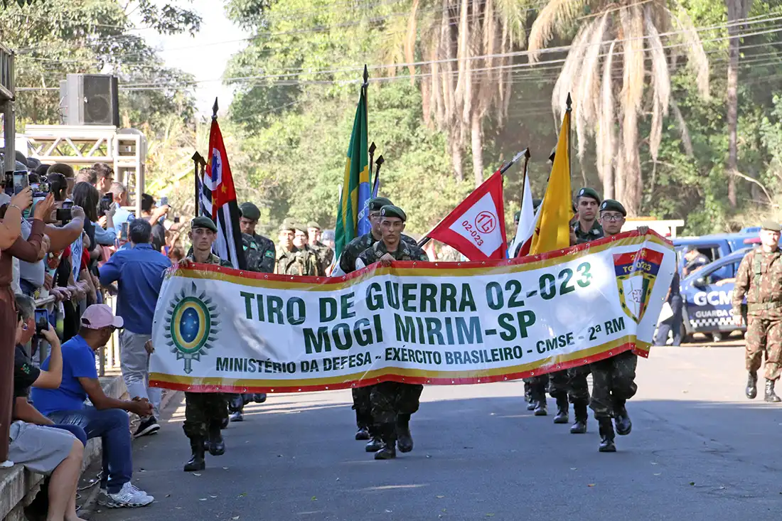 Desfile em Martim Francisco abriu Semana da Pátria em Mogi Mirim