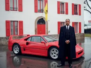 Lewis Hamilton celebra seu primeiro dia como piloto da Ferrari