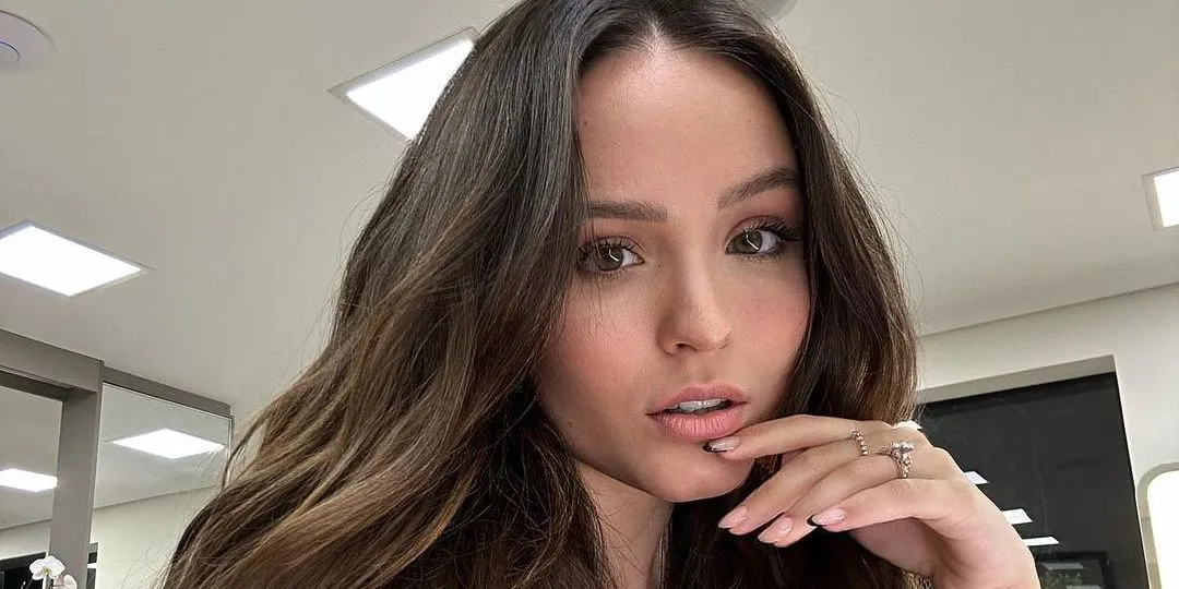 Larissa Manoela afirma que não aprova a amizade com ex-namorados