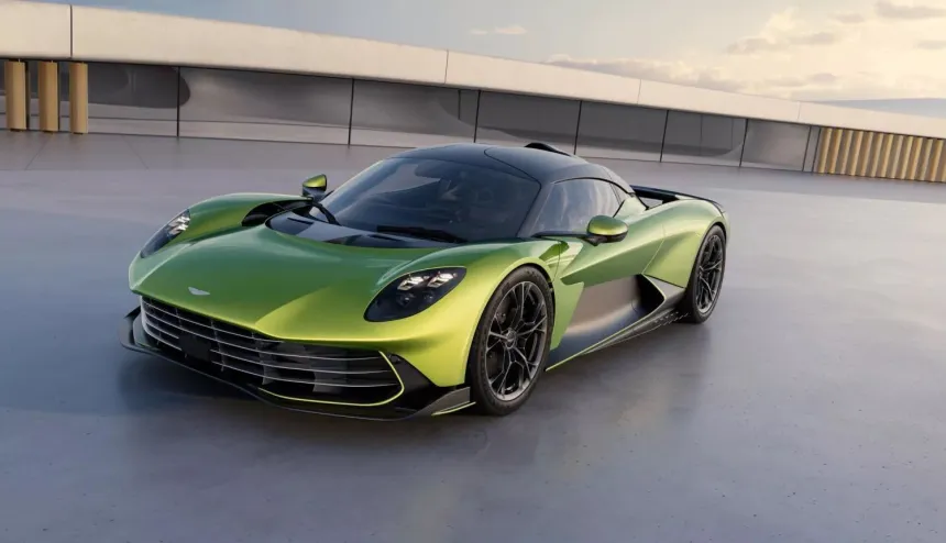 Aston Martin levou novo modelo à pista pela primeira vez