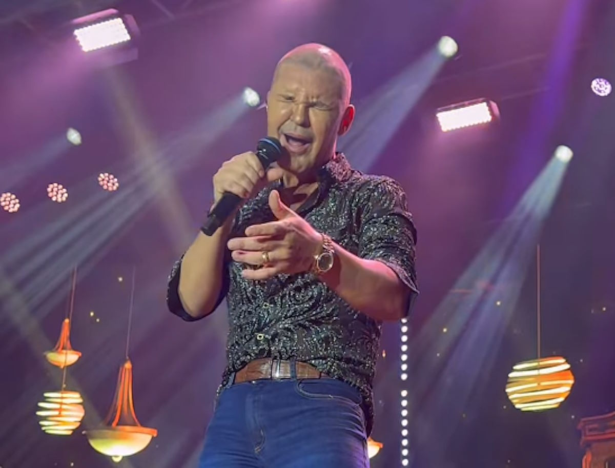 Eduardo Costa revela transplante capilar e fala sobre mudanças na aparência: “O que importa é a música”