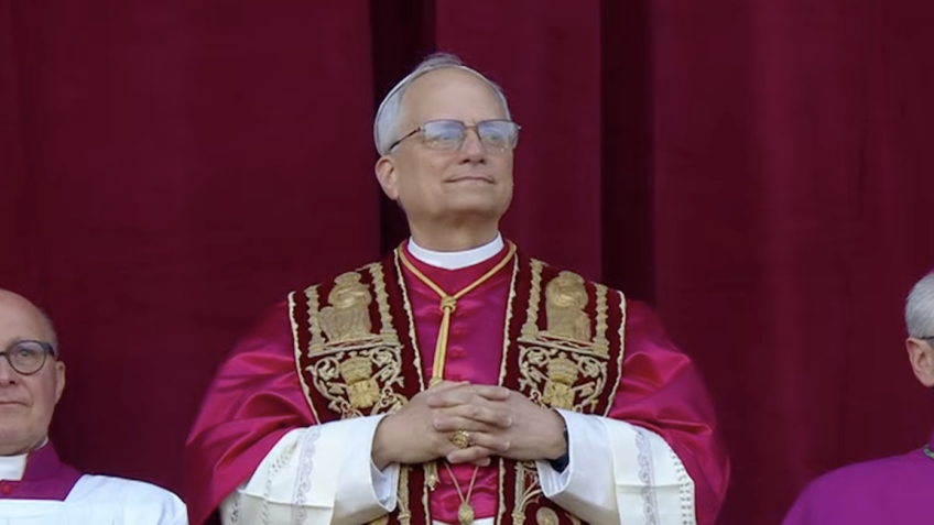 Vaticano anuncia novo Papa: Robert Prevost é eleito e adota o nome Leão XVI
