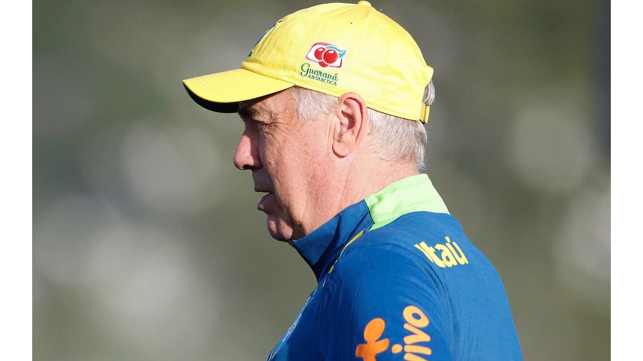 Ancelotti comenta disputa simbólica pela camisa 10 da Seleção Brasileira