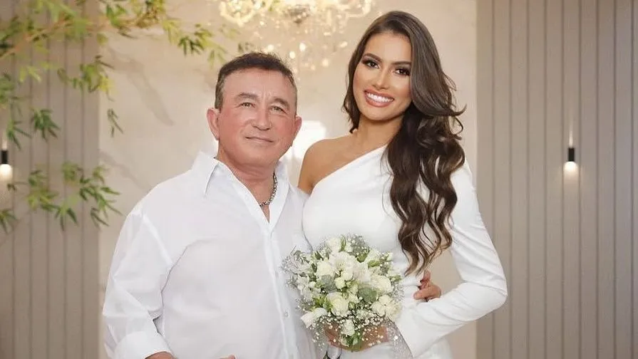 Amado Batista levanta suspeitas de separação após declaração em show; assessoria nega