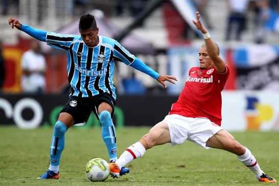 Grêmio Reverte Jogo e Conquista Virada Memorável Contra o Internacional