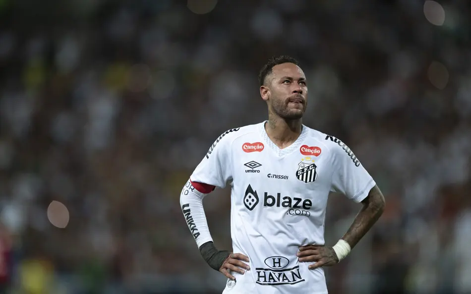 Neymar no Centro da Polêmica: Protestos e Desempenho Questionado no Santos