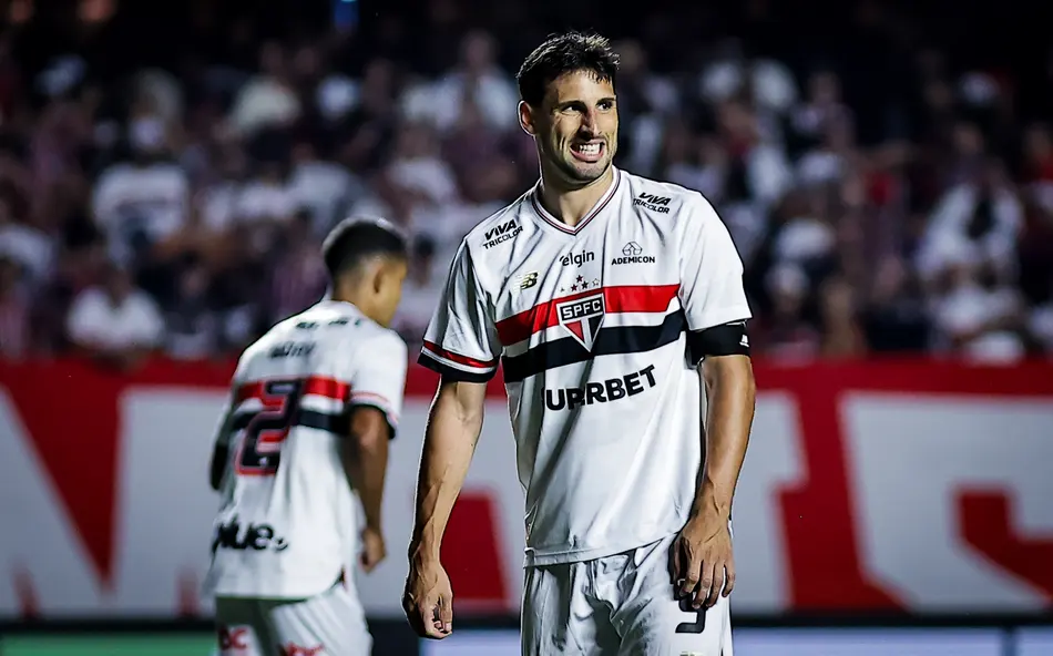 São Paulo é advertido pelo STJD por excesso de crianças no gramado