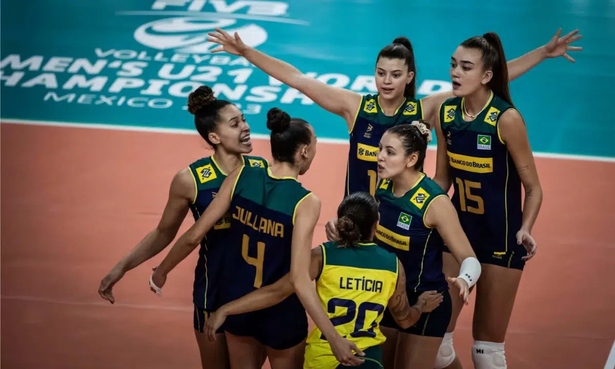 Seleção Feminina de Vôlei Ruma ao Mundial na Tailândia com Desafios Superados