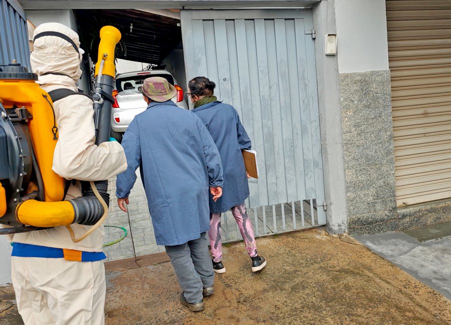 Alerta Zona Sul — Nebulização contra a dengue.