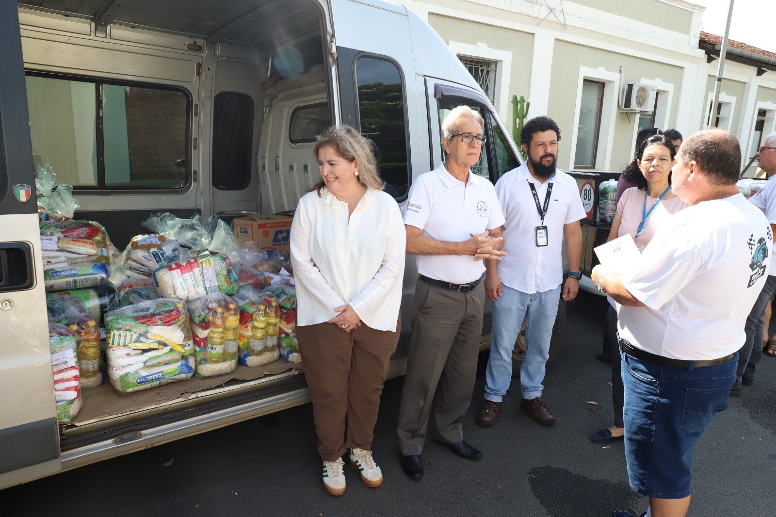 Encontro de Carros Antigos doa 1,5 tonelada de alimentos!