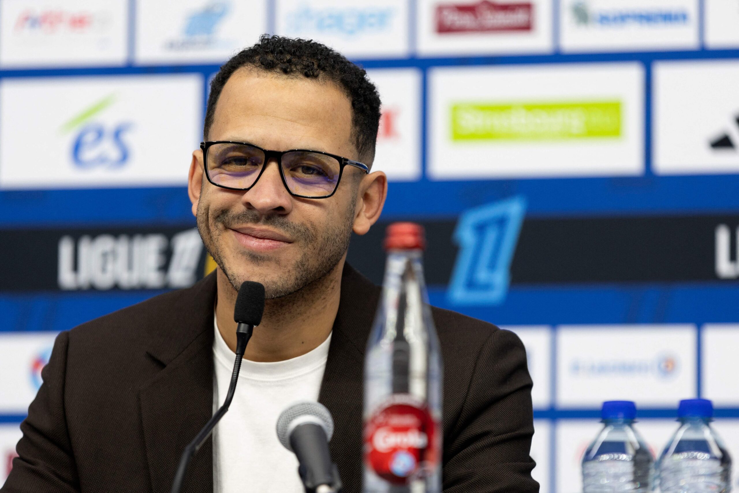Novo comandante no Chelsea: Liam Rosenior assume o time