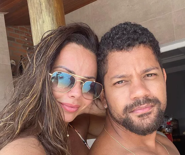 Marido de Viviane Araújo busca atriz após gravação com Belo e vira assunto