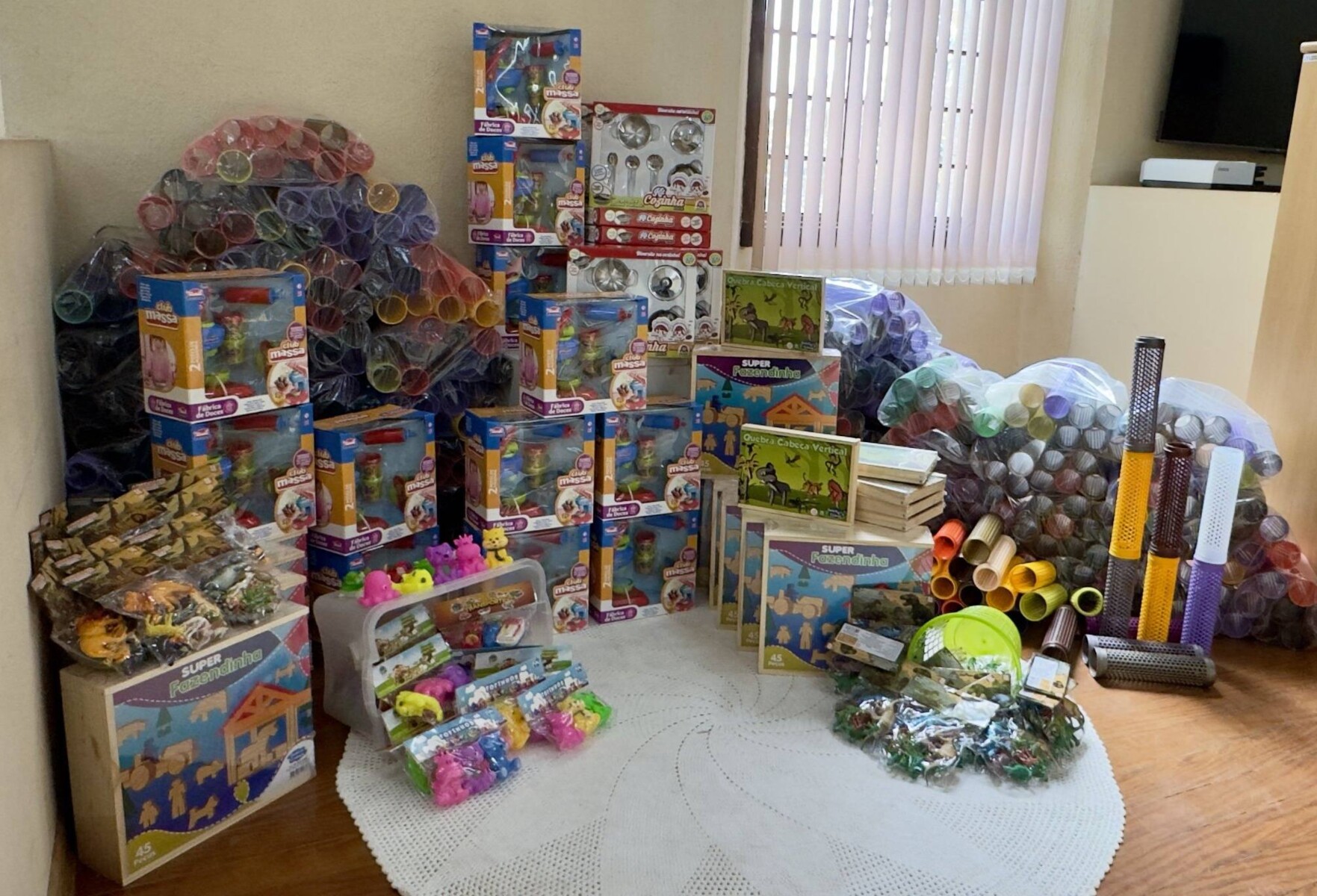Educação Infantil recebe 1.244 kits de brinquedos