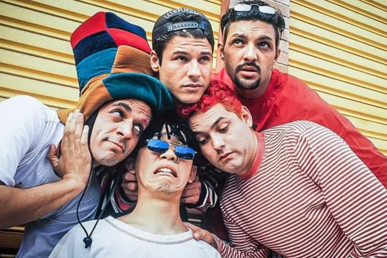 Mamonas: exumação e memorial “jardim”