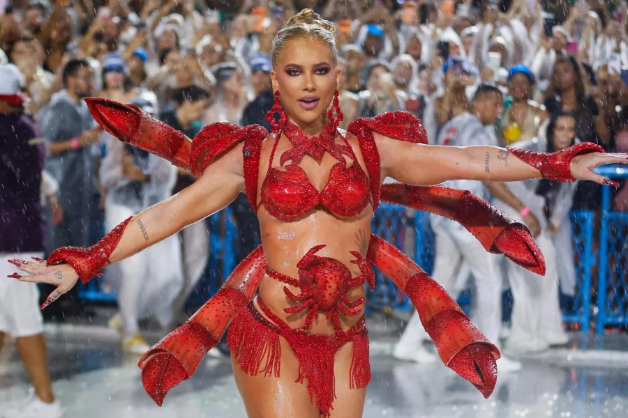 Grávida? Rumor sobre Virgínia esquenta na Sapucaí”