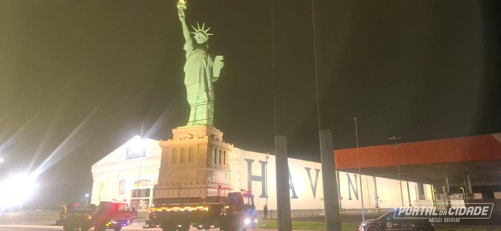 Incêndio suspeito atinge estátua da Havan em Mogi Mirim
