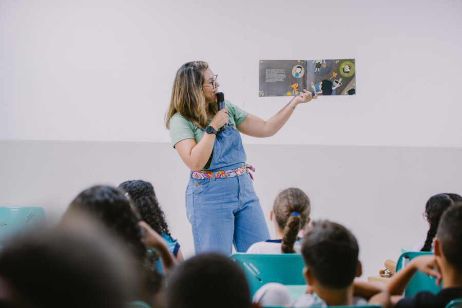 Uma aventura que começa com um livro