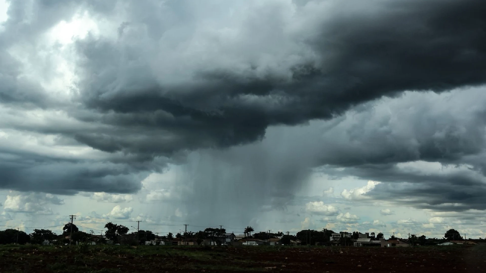 Prepare o guarda-chuva: semana terá chuva e risco de tempestades