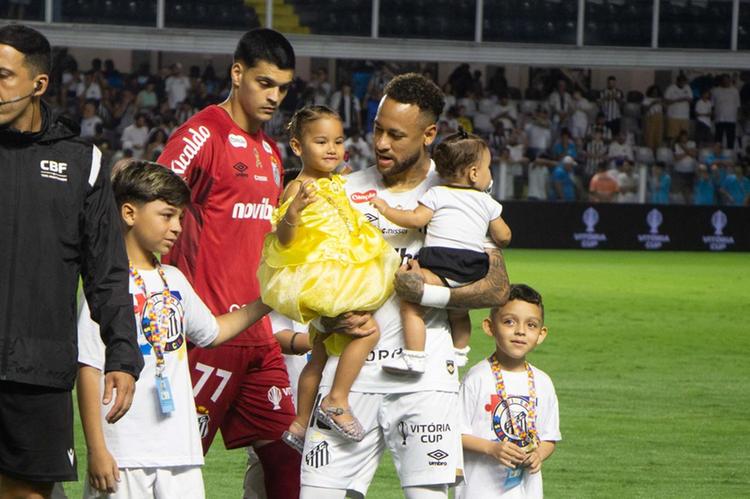 Neymar entra com as filhas, brilha, mas se envolve em polêmica e preocupa convocação para a Seleção!
