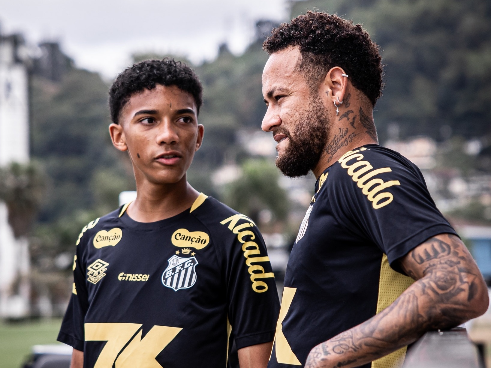 Treta no Santos: Neymar e Robinho Jr. viram assunto