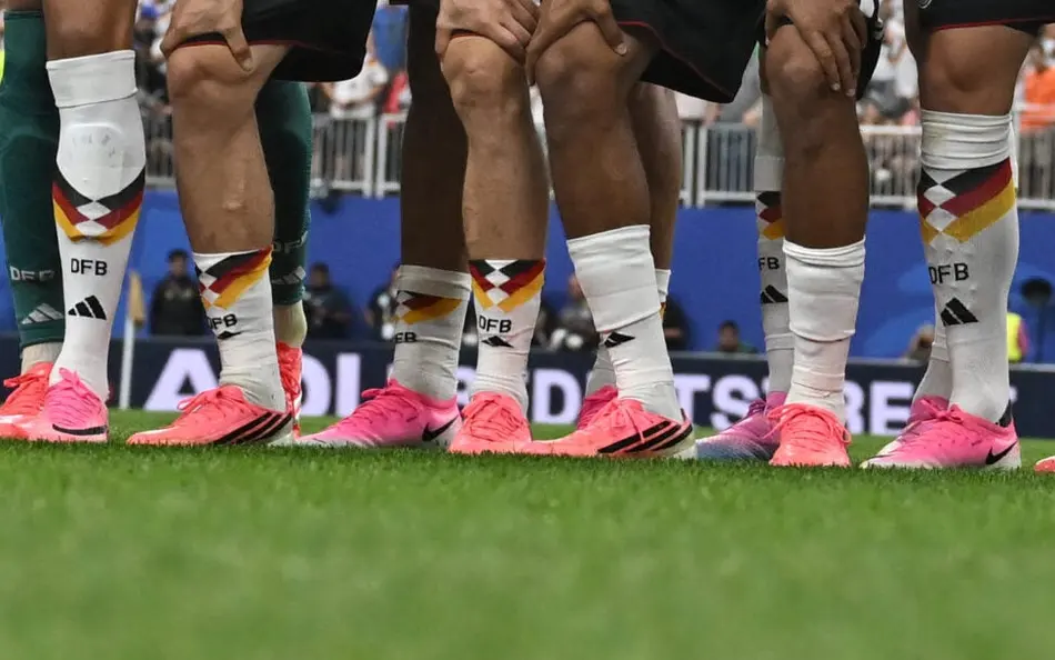 Chuteiras rosas viram tendência na Copa do Mundo e têm explicação do mercado esportivo