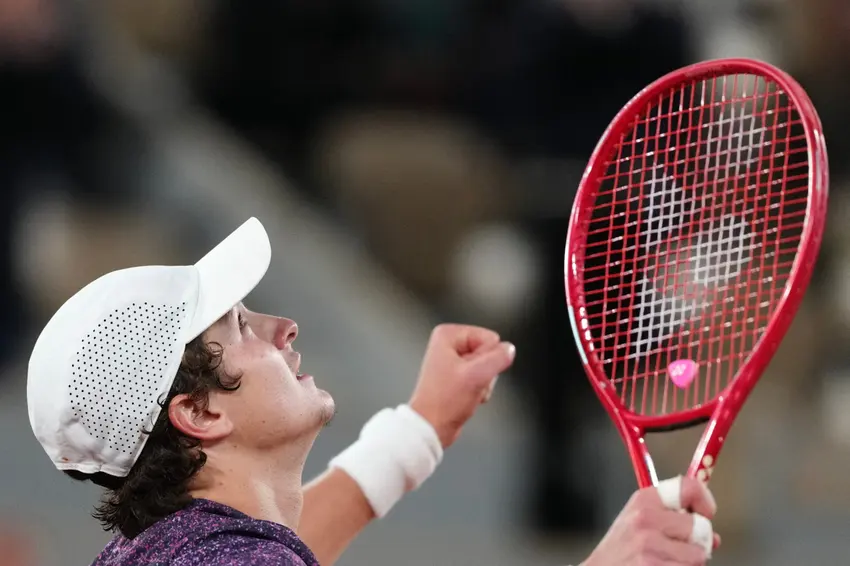 João Fonseca vai às quartas em Roland Garros