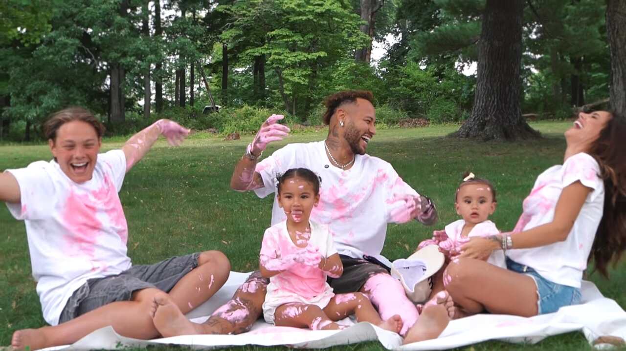 Neymar Jr. e Bruna Biancardi anunciam que esperam mais uma menina!