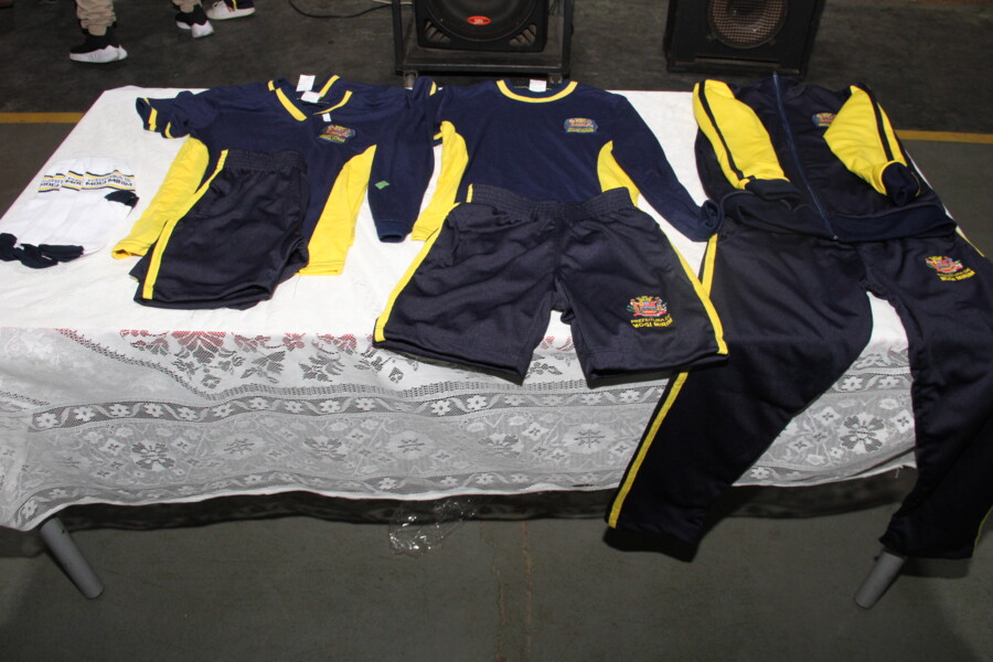Mogi Mirim entrega 8 mil kits de uniforme escolar