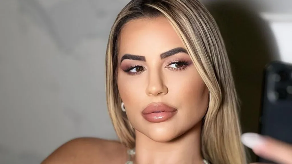 Deolane continua presa e seguidores se preocupam com saúde