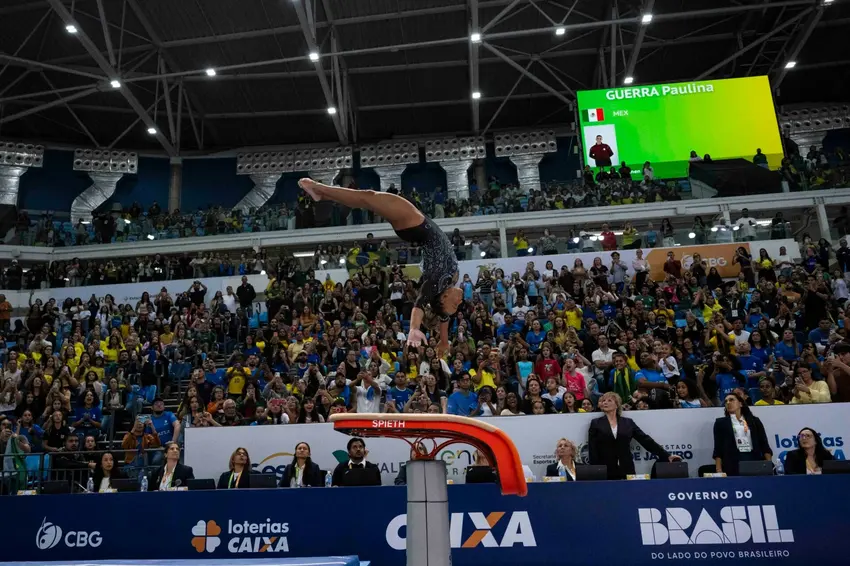 Rebeca Andrade mira o Mundial