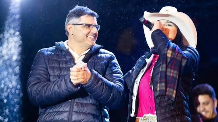 Ana Castela sai em defesa do pai