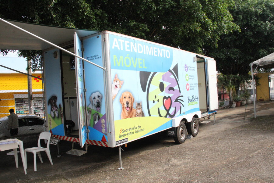 Base móvel do BEA atende 90 animais na Zona Leste