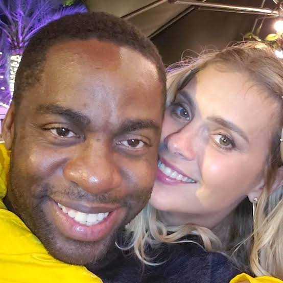 Lázaro Ramos e Carolina agitam a Copa