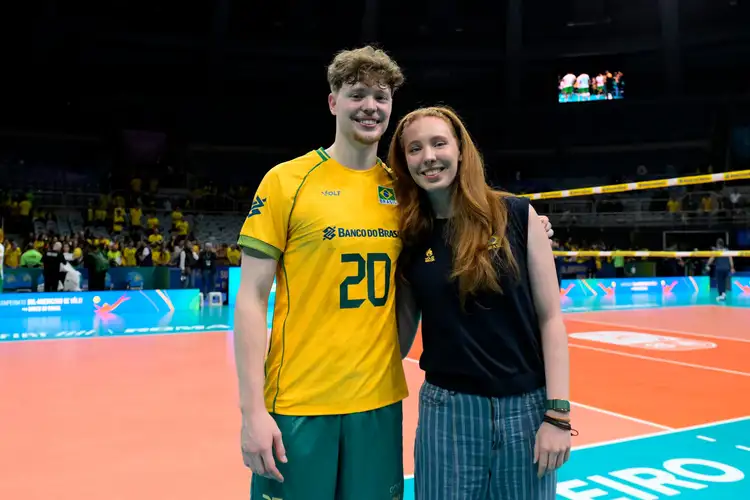 Julia Bergmann apoia irmão Lukas antes de embarcar para a Itália