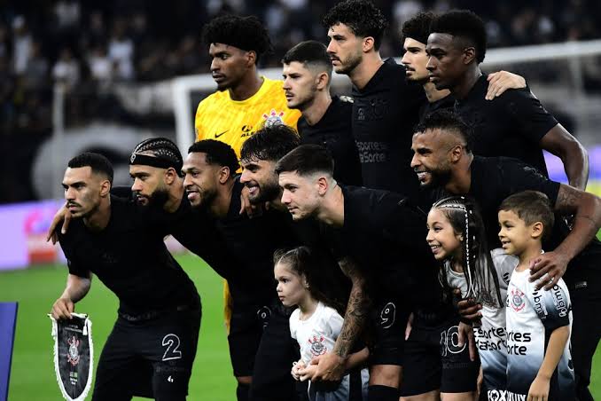 FUTEBOL | CORINTHIANS PRECISA DE ARRANCADA HISTÓRICA PARA ESCAPAR DO REBAIXAMENTO