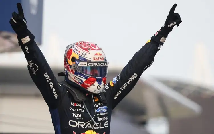 FÓRMULA 1: VERSTAPPEN FAZ A POLE EM SINGAPURA!