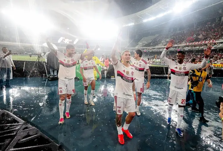 FUTEBOL | FLAMENGO MAIS PERTO DO TÍTULO!