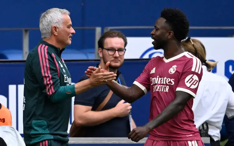 MOURINHO QUER VINI JR. EM ALTA!