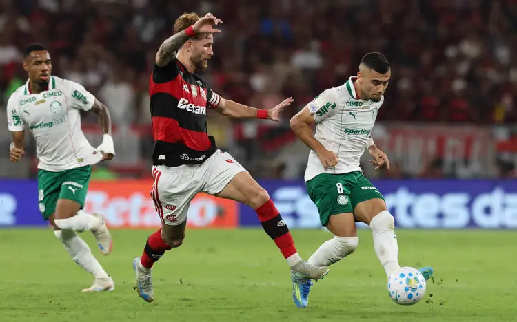 FLAMENGO NA FRENTE, PALMEIRAS NA PERSEGUIÇÃO!