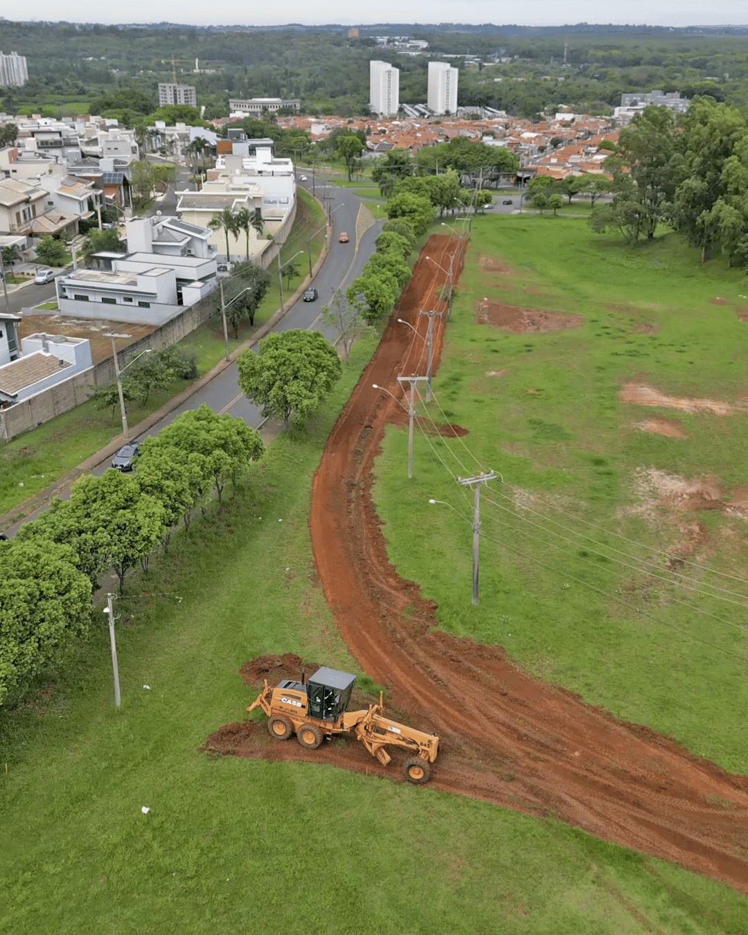 MOGI GUAÇU: OBRAS AVANÇAM NA AVENIDA PAULO APARECIDO AMORIM