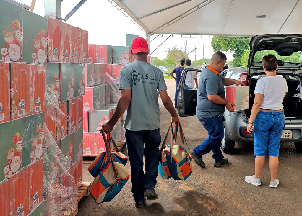 MOGI GUAÇU PREPARA 3,5 MIL CESTAS DE NATAL!