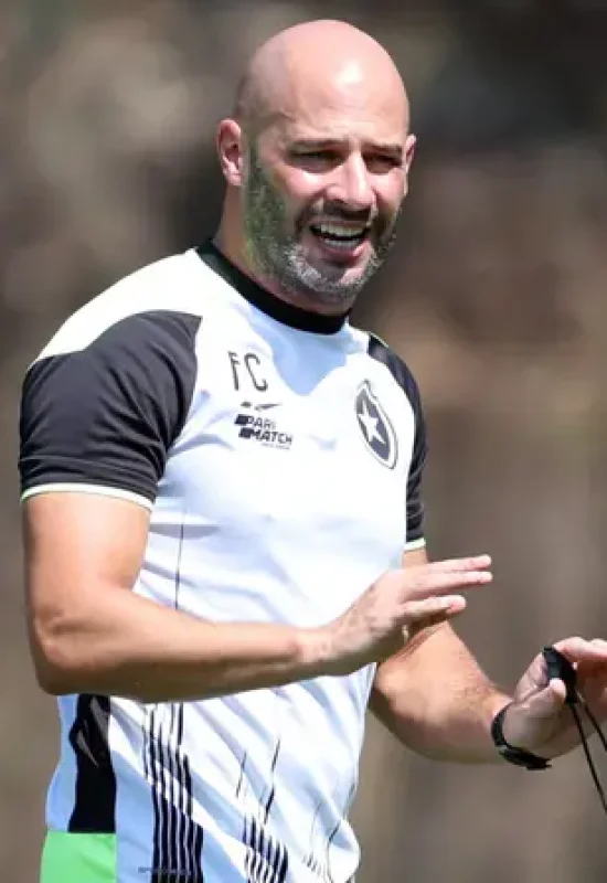 Botafogo anuncia novo técnico e mira estabilidade