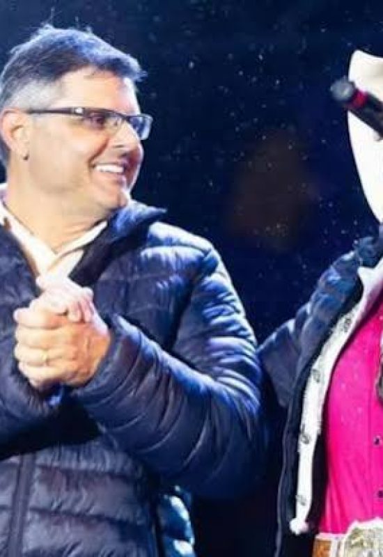 Ana Castela sai em defesa do pai
