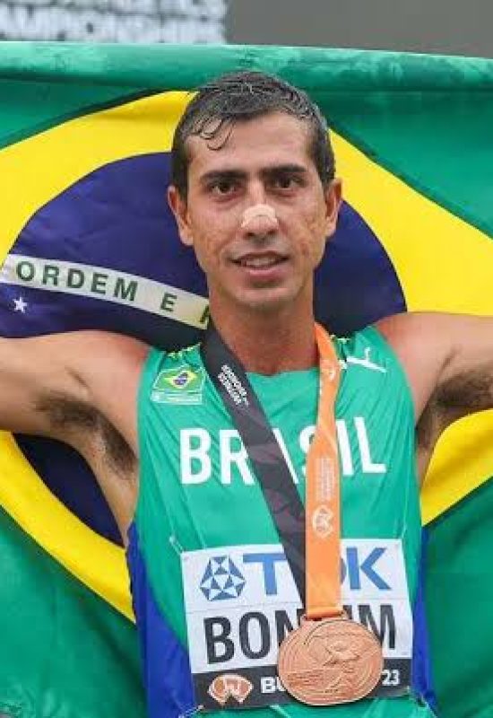 Caio Bonfim faz história no Troféu Brasil