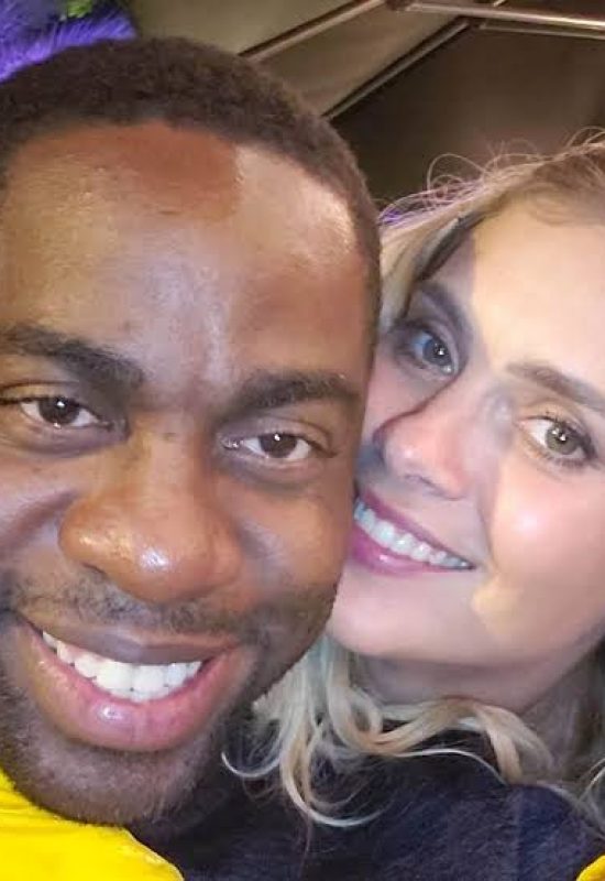 Lázaro Ramos e Carolina agitam a Copa