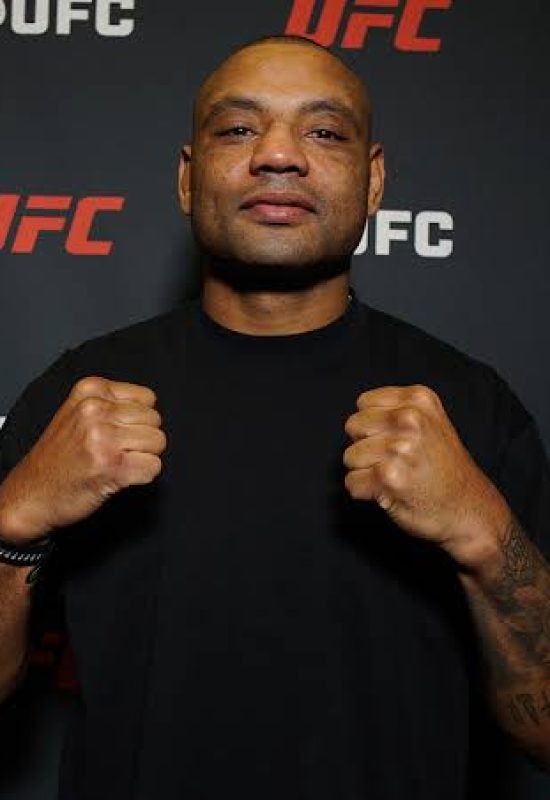 Cesinha busca recuperação no UFC