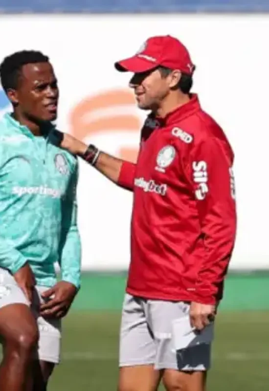 Arias afasta polêmica