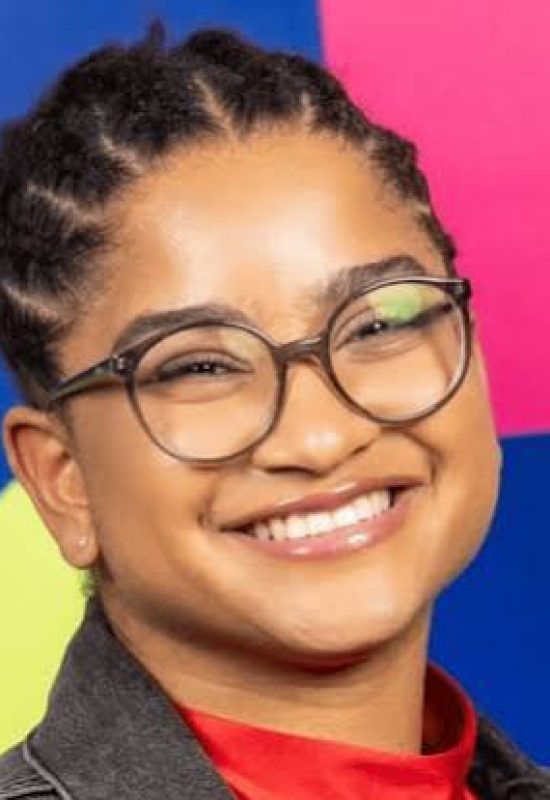 Ex-BBB Tia Milena busca contrato fixo na Globo