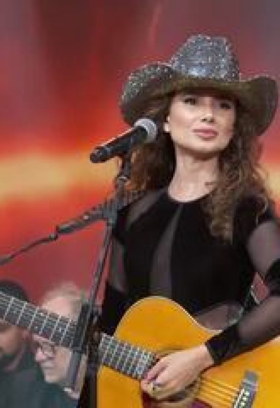 PAULA FERNANDES BRILHA E BASTIDORES VIRAM ASSUNTO